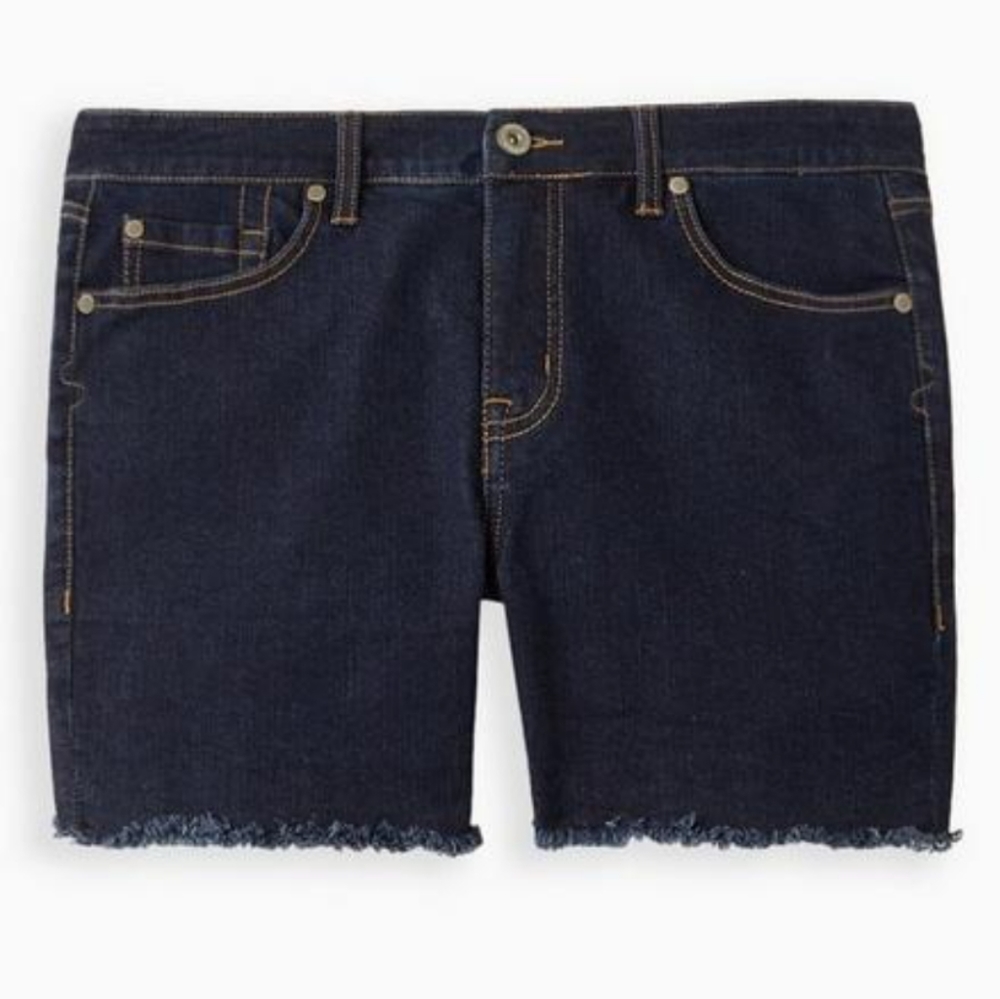 Torrid sz 26 dark wash mid rise shorts
